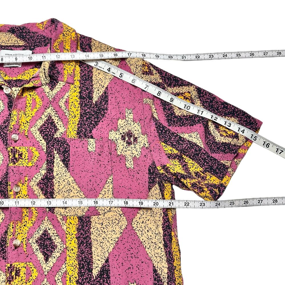 Urban Outfitters | Men | Southwestern Diamond Print Button Up Shirt | Medium - Picture 4 of 9